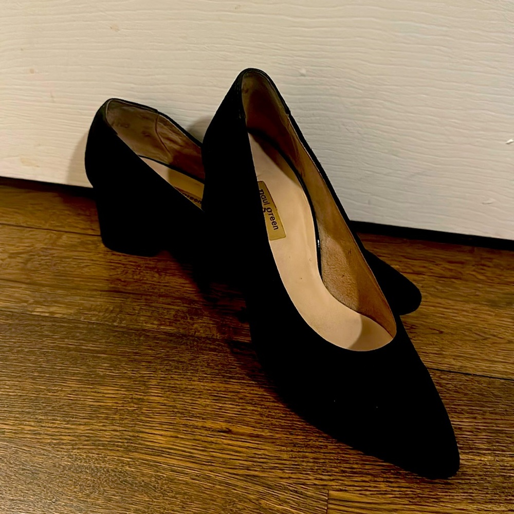 Sueded Paul Green pumps. Gently worn, super comfortable and stylish.
